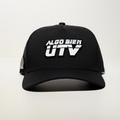 Black cap with 'ALGO BIEN UTV' logo on a gray background